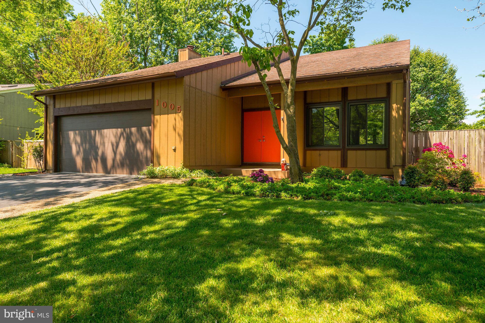 HUNTERS CREEK - Residential