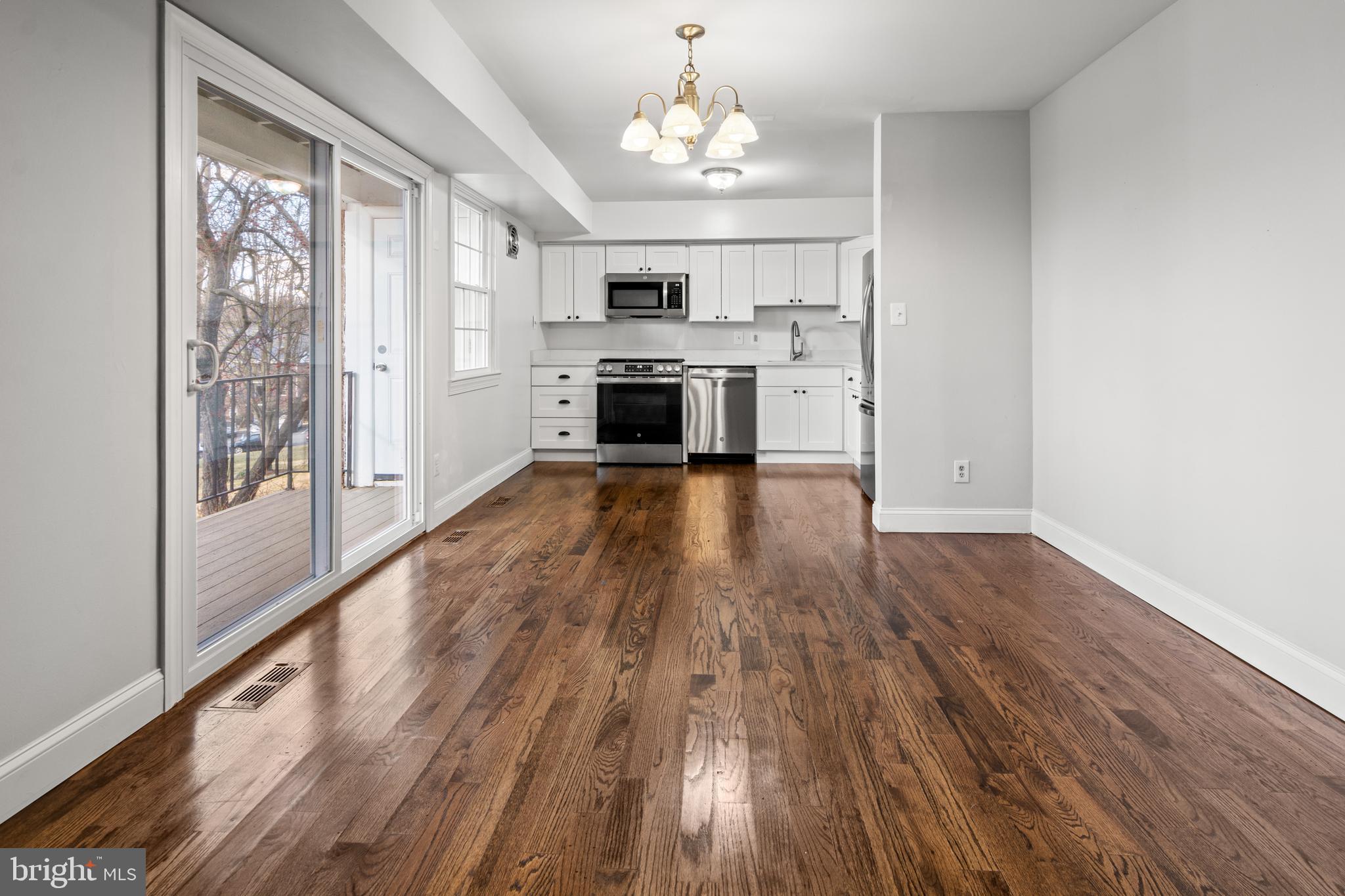 HOMELAND SOUTHWAY - Residential