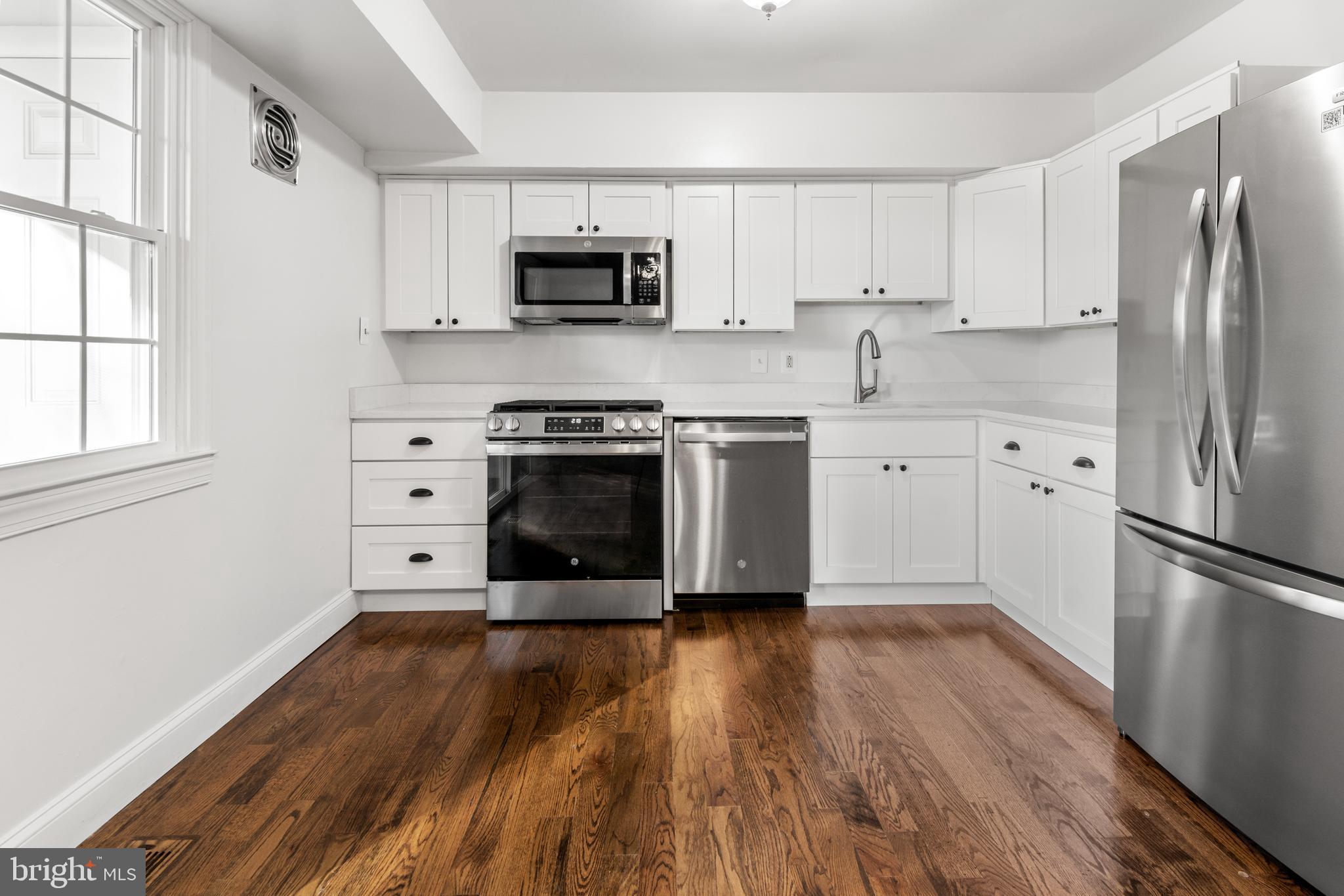 HOMELAND SOUTHWAY - Residential