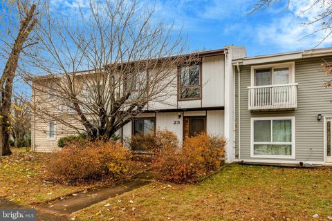 23 MONARCH DRIVE STERLING VA 20164