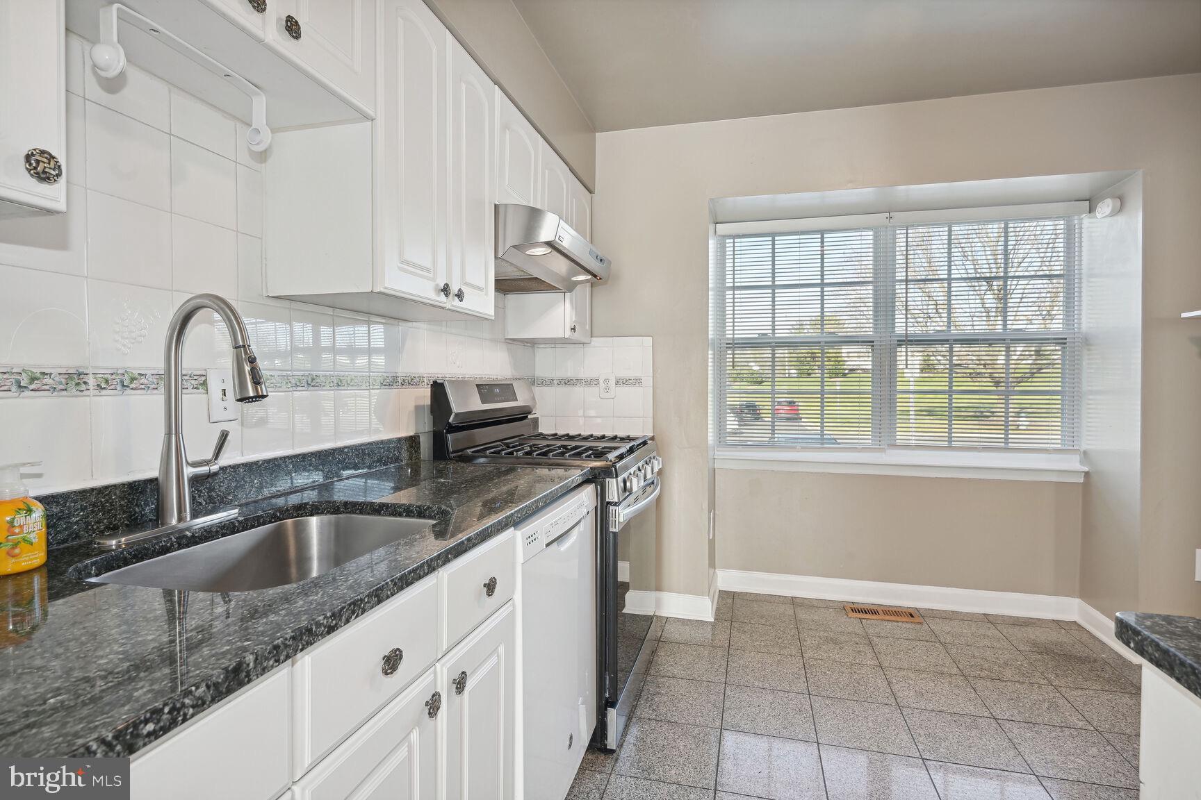 FLOWER HILL - Residential Lease