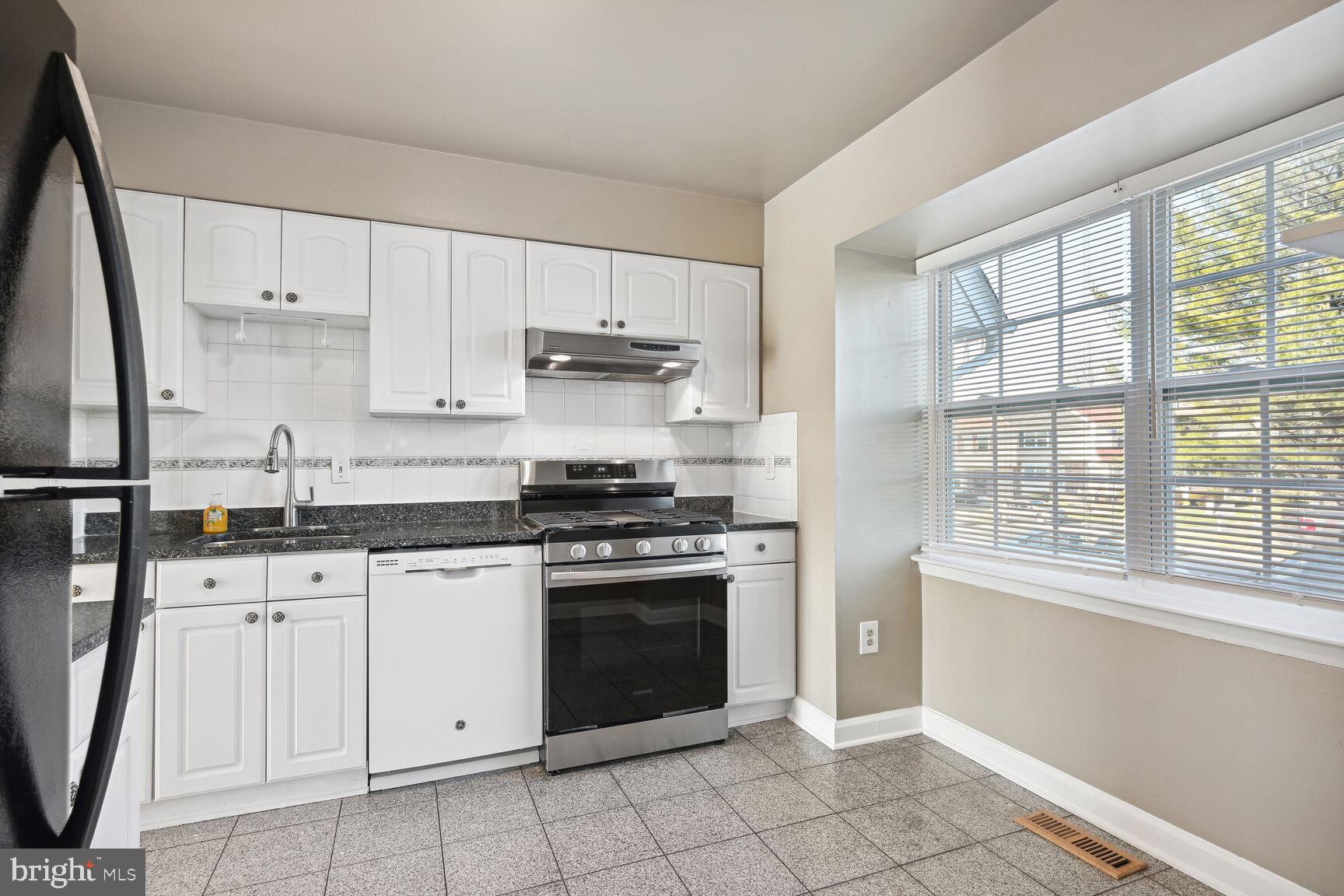 FLOWER HILL - Residential Lease