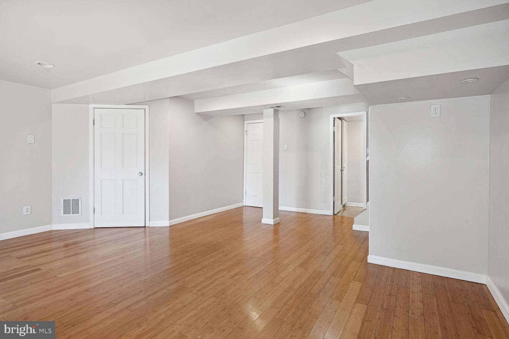 FLOWER HILL - Residential Lease