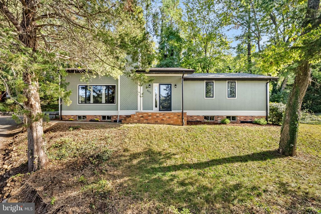 Photo of 862 Carrier Drive, STRASBURG, VA 22657 (MLS # VASH2012694)