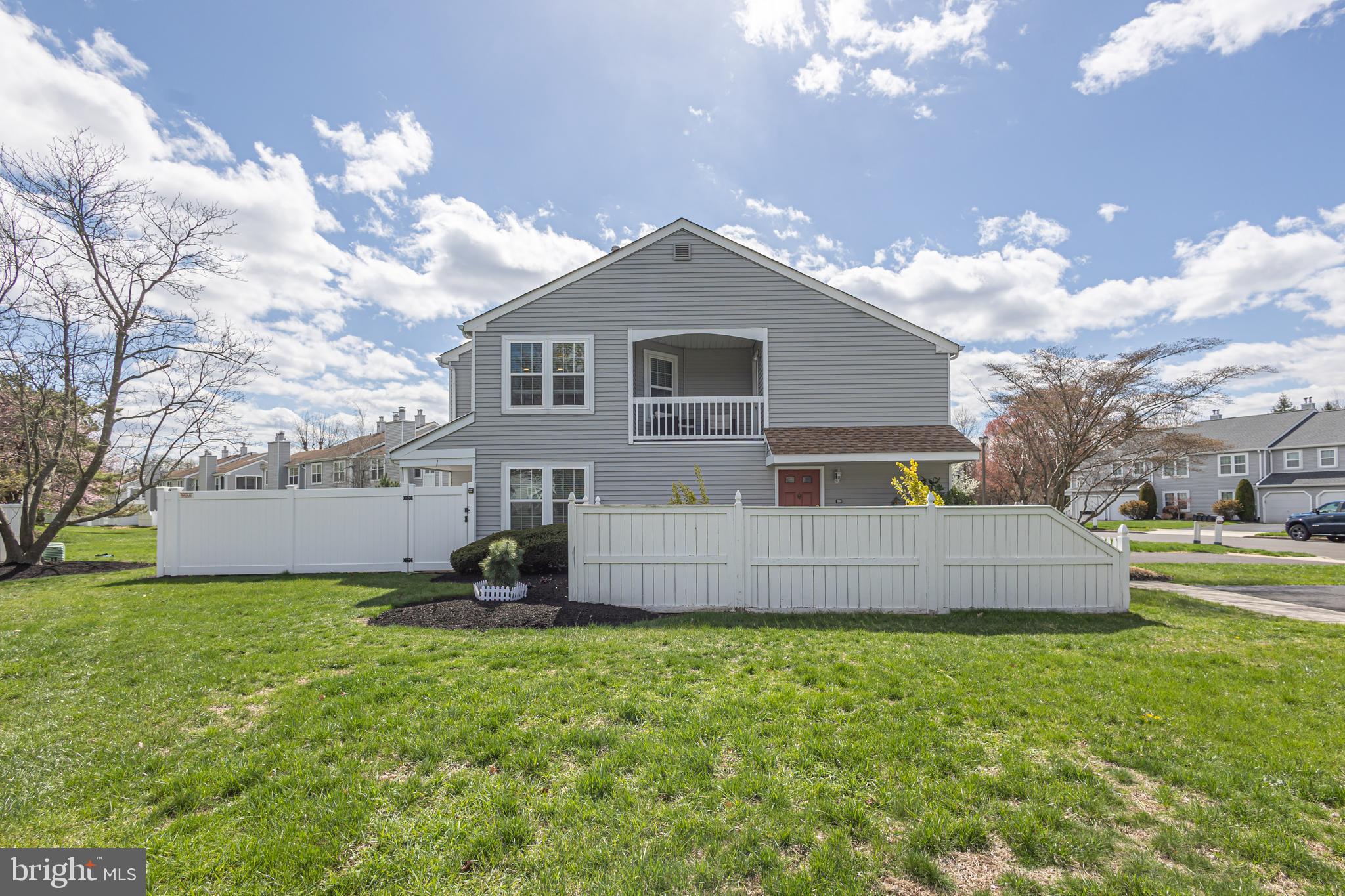 ROSE HOLLOW - Residential