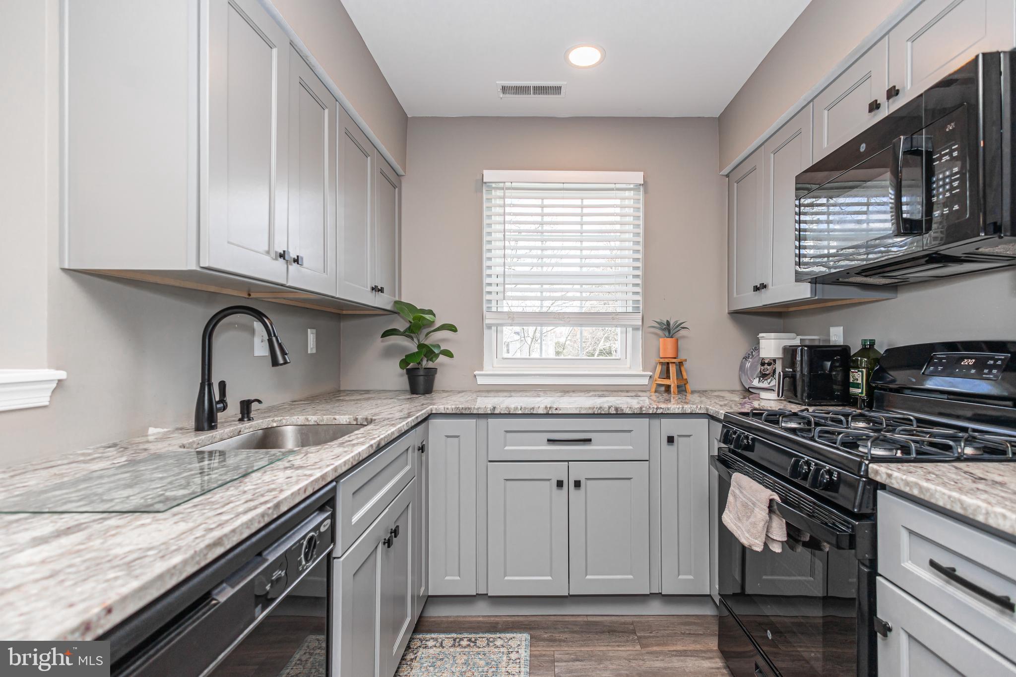 ROSE HOLLOW - Residential