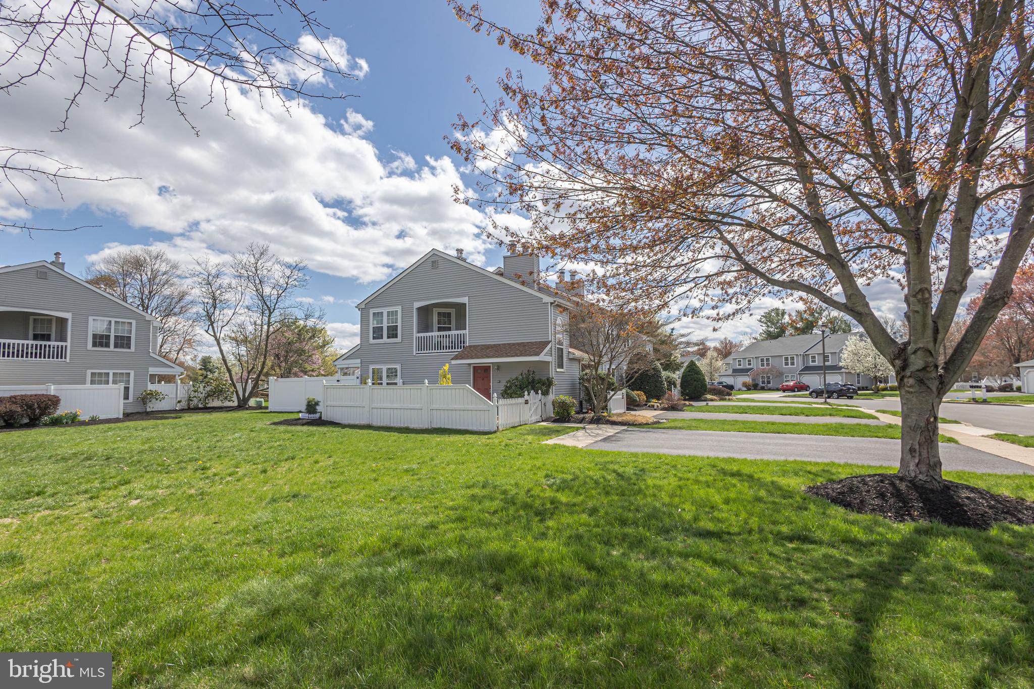 ROSE HOLLOW - Residential