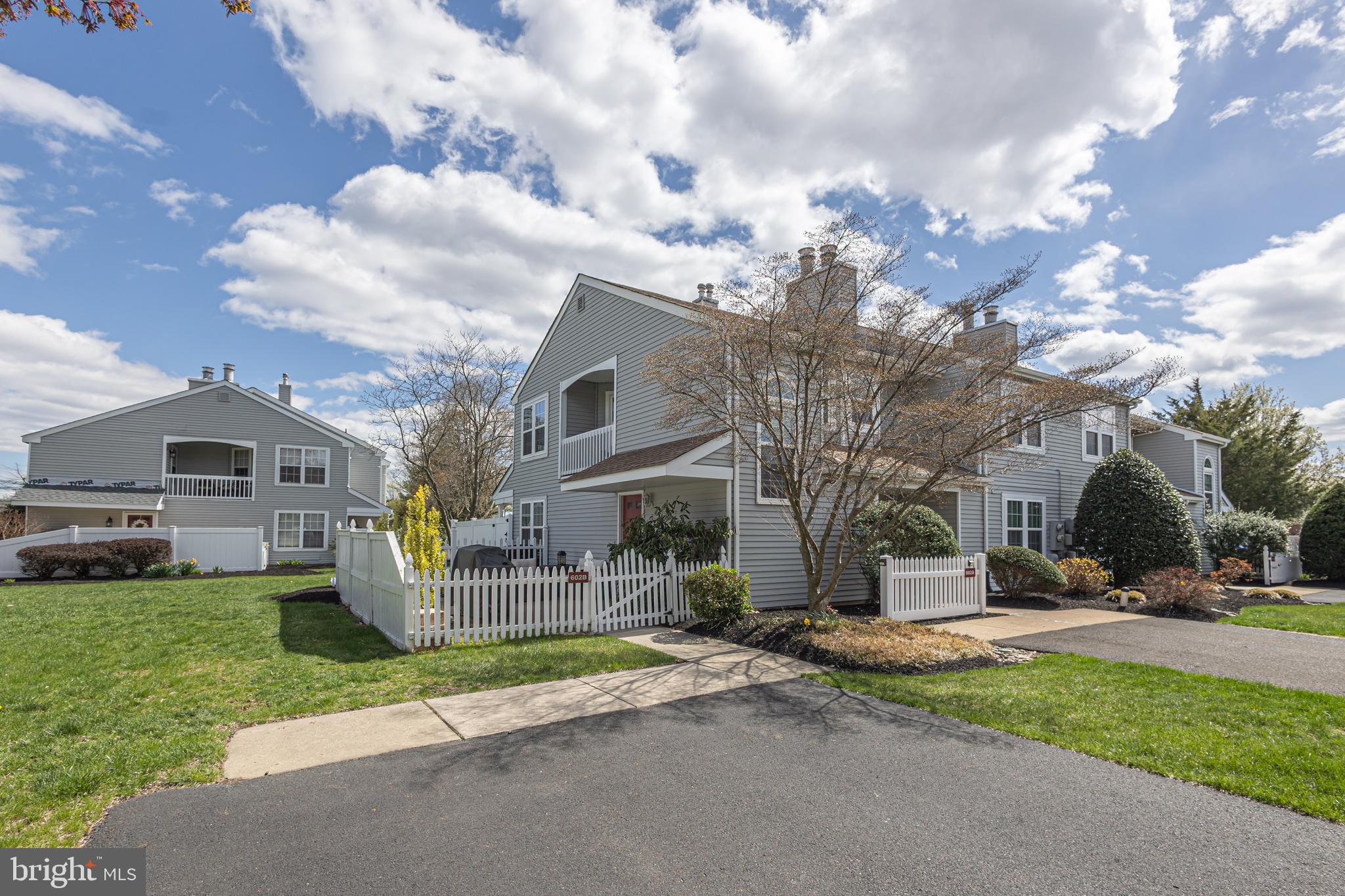 ROSE HOLLOW - Residential