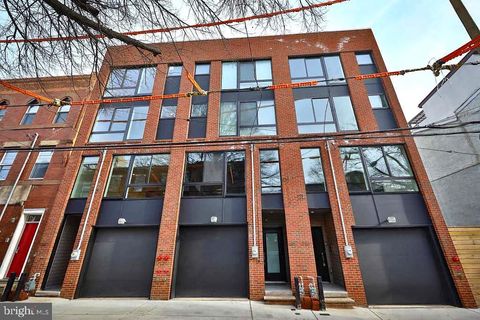 Townhouse For Rent - 965 N Lawrence Street<br/> PHILADELPHIA, PA 19123