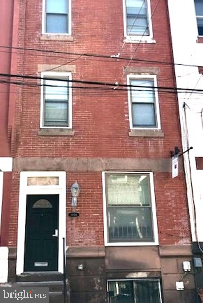 1828 Willington Street is an updated seven-bedroom/three-bath townhome located about one block from the Aramark Student Training and Recreation Center at Temple University and two blocks from North Broad Street. The property features modern kitchens and baths with tile floors, carpeted bedrooms, abundant natural light from numerous windows, and ample closet space. The galley-style kitchen is equipped with a dishwasher, refrigerator and microwave. Residents have access to the Broad Street Subway (Cecil B. Moore Station), regional rail (Temple Station), and numerous bus and trolley routes.