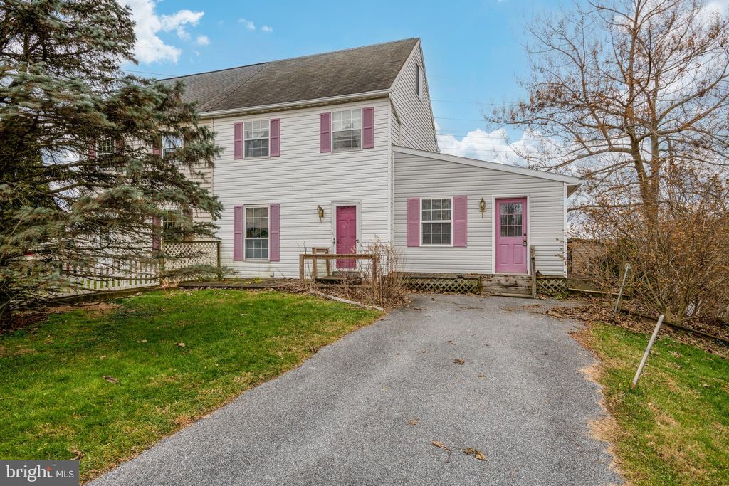 Photo of 2011 Aspen Lane, Columbia, PA 17512 (MLS # PALA2044520)