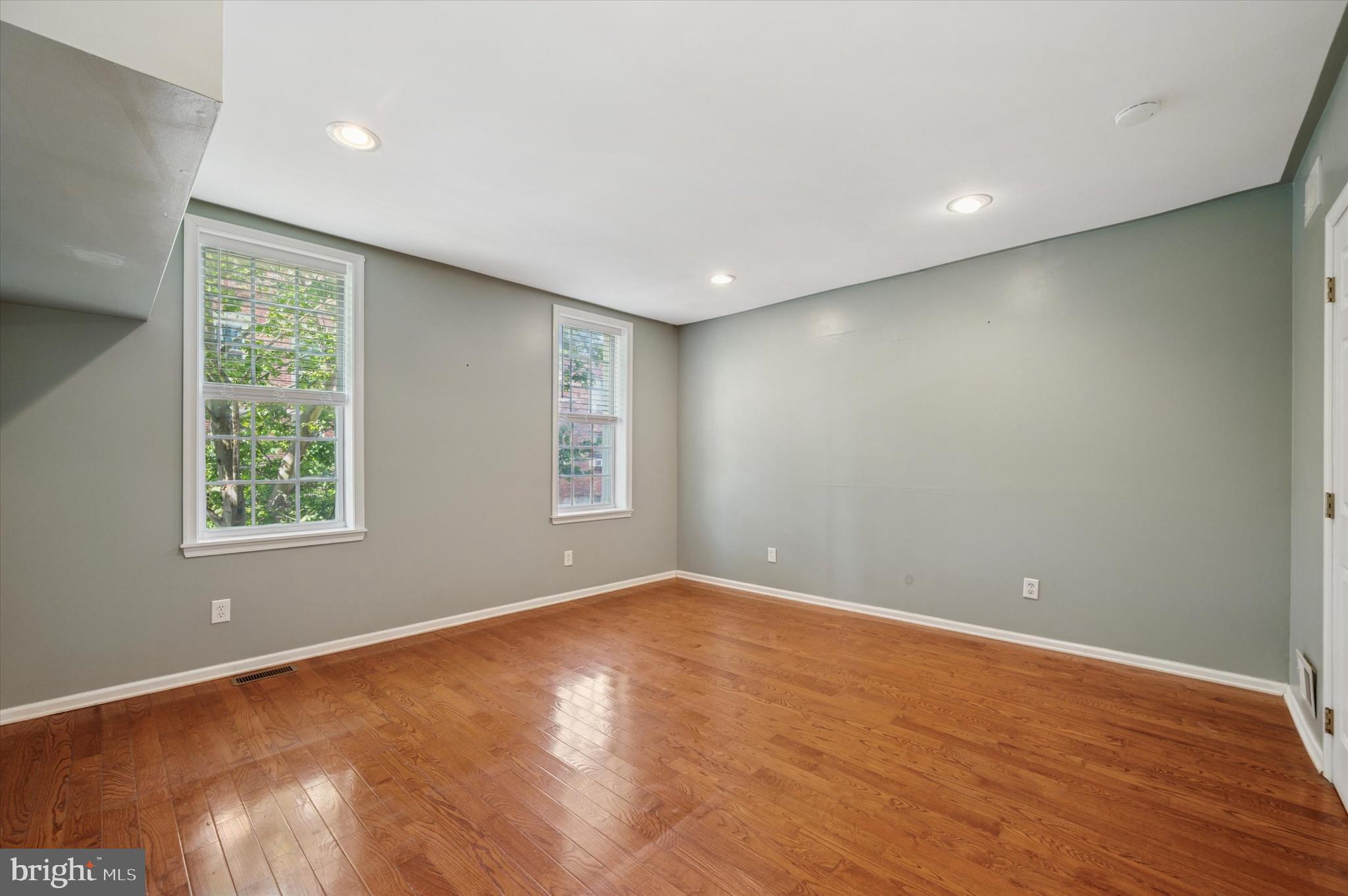 POINT BREEZE - Residential