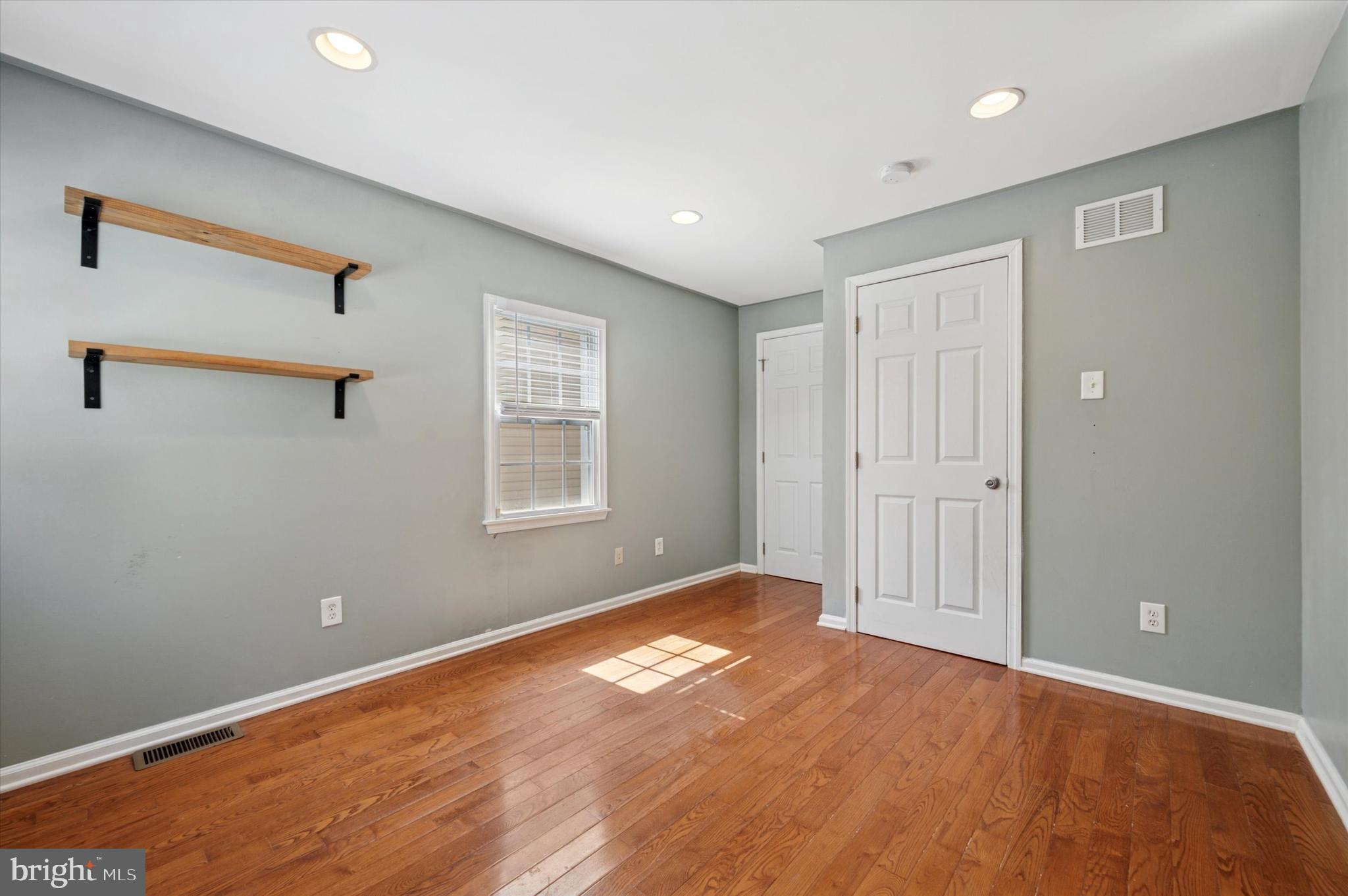 POINT BREEZE - Residential