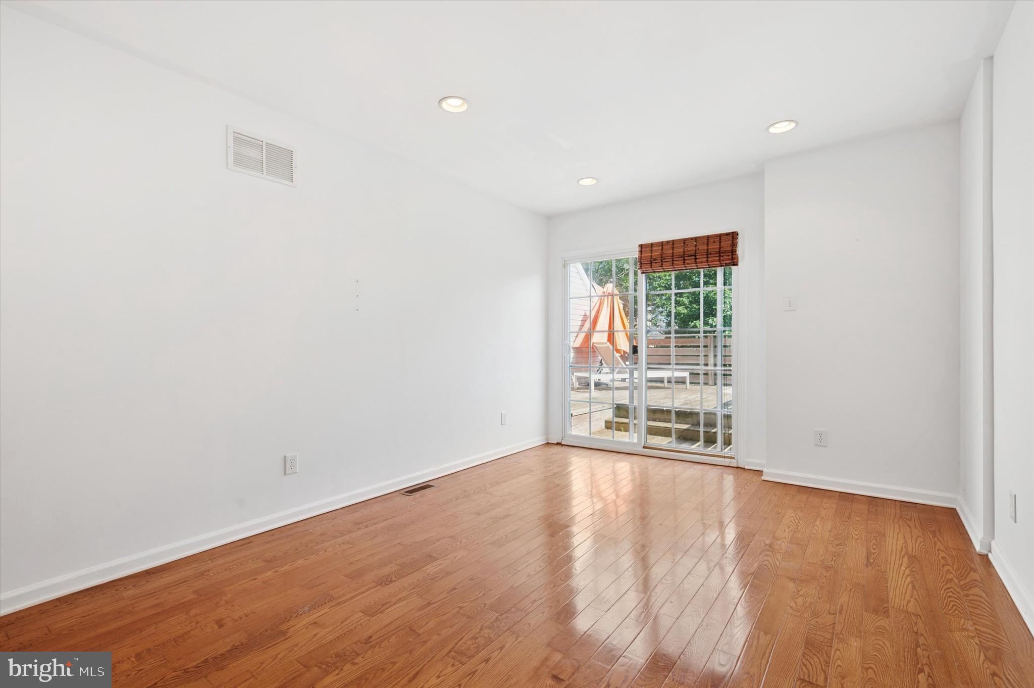 POINT BREEZE - Residential