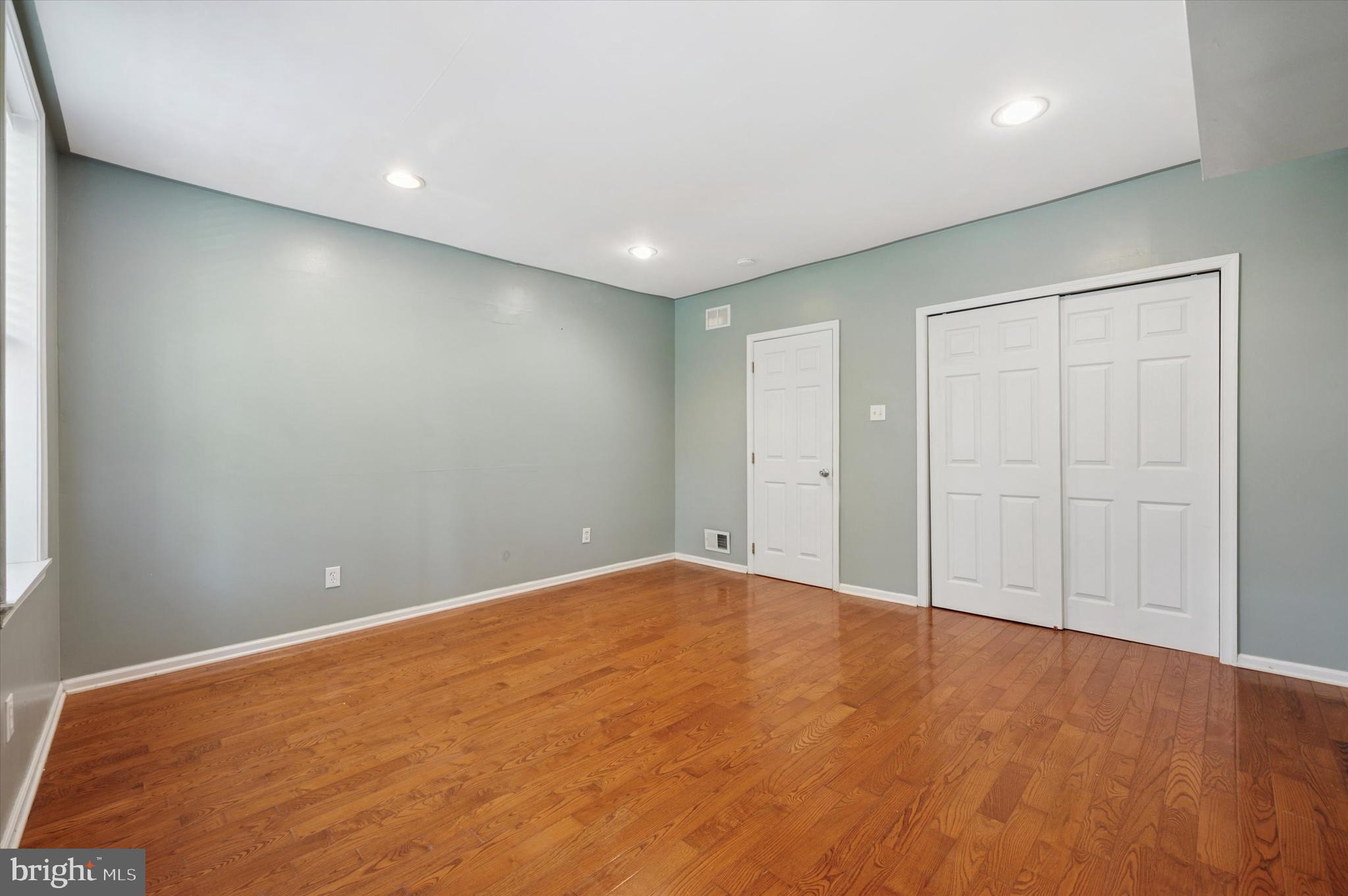 POINT BREEZE - Residential