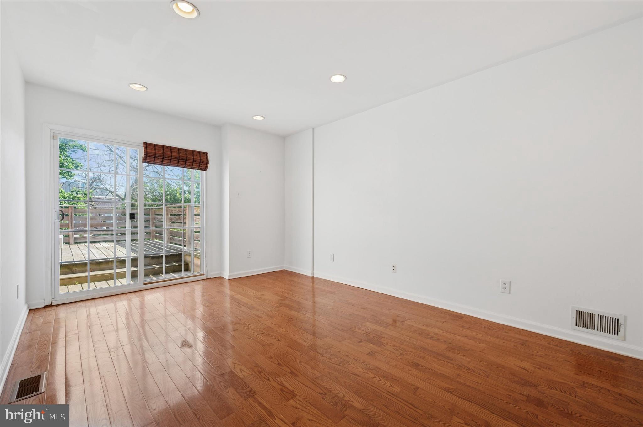 POINT BREEZE - Residential