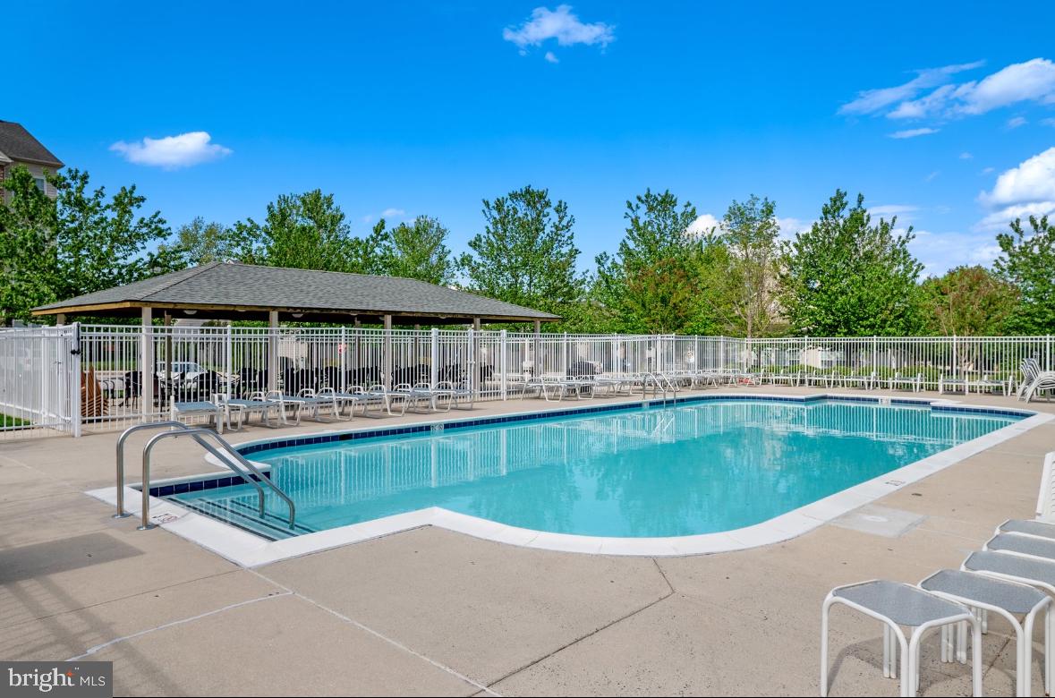 COURTYARDS AT WAVERLY WOODS - Residential