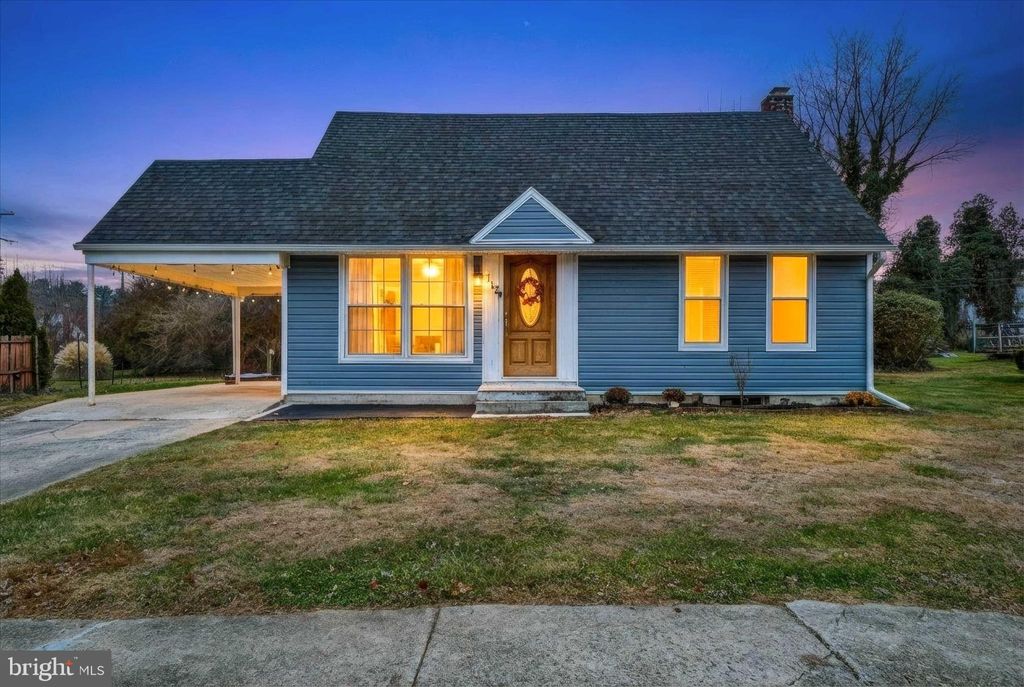 Photo of 112 Oakleigh Drive, YORK, PA 17402 (MLS # PAYK2094856)