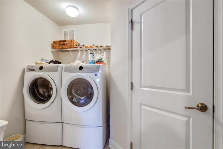 OXFORD SQUARE - Residential Lease