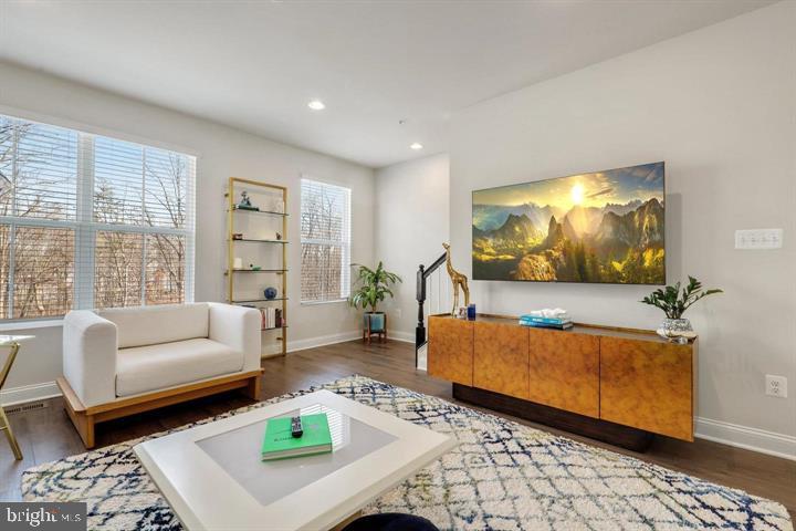 OXFORD SQUARE - Residential Lease