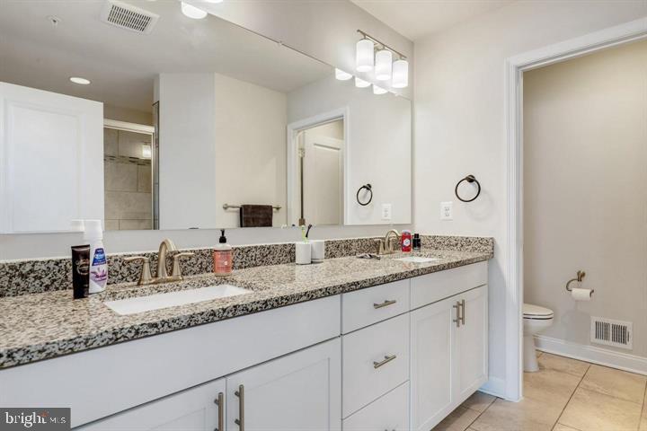 OXFORD SQUARE - Residential Lease