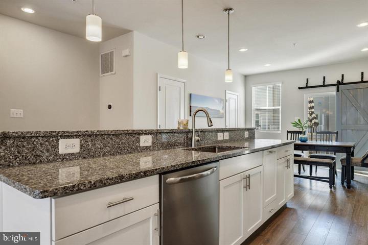 OXFORD SQUARE - Residential Lease