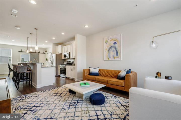 OXFORD SQUARE - Residential Lease