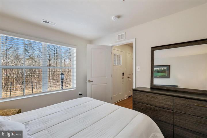 OXFORD SQUARE - Residential Lease