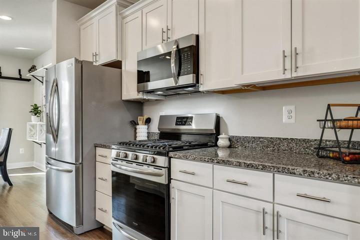 OXFORD SQUARE - Residential Lease