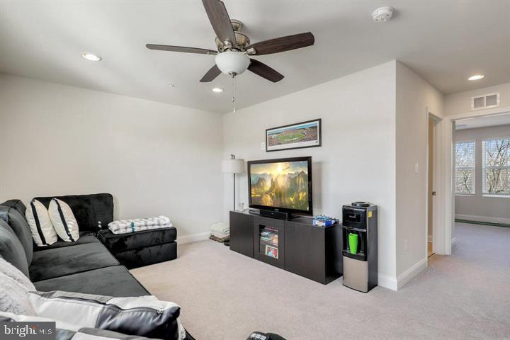 OXFORD SQUARE - Residential Lease