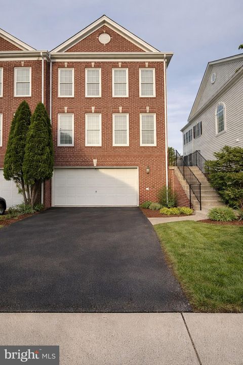 42716 ROLLING ROCK SQUARE CHANTILLY VA 20152