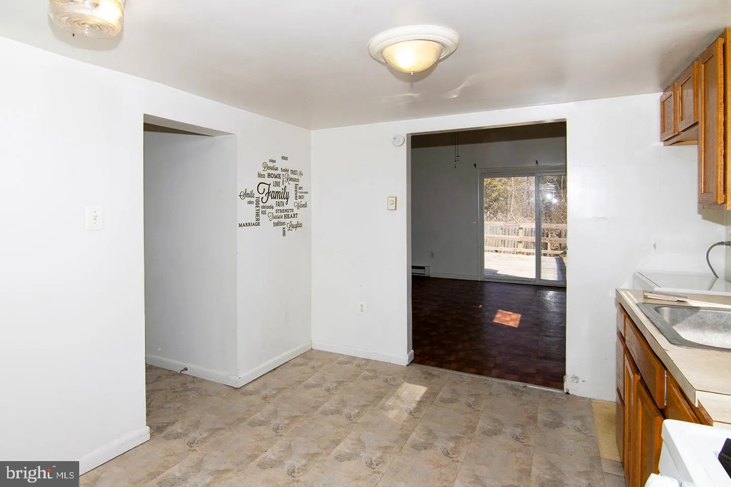 Clementon, New Jersey 08021, United States, 2 Bedrooms Bedrooms, ,1 BathroomBathrooms,Residential,Pending,89300