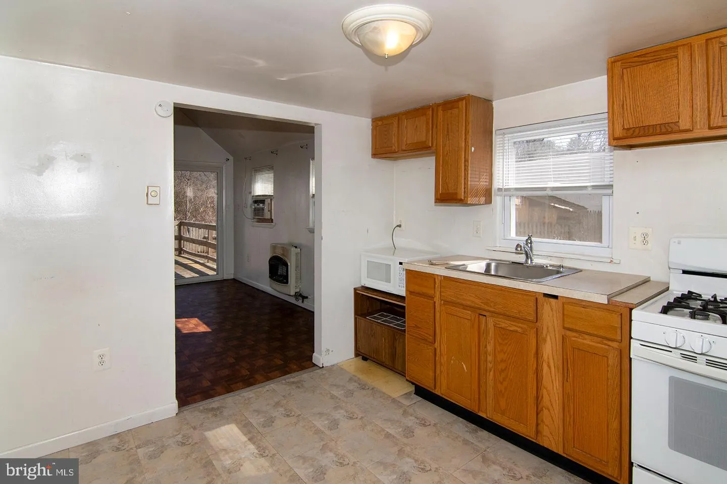 Clementon, New Jersey 08021, United States, 2 Bedrooms Bedrooms, ,1 BathroomBathrooms,Residential,Pending,89300