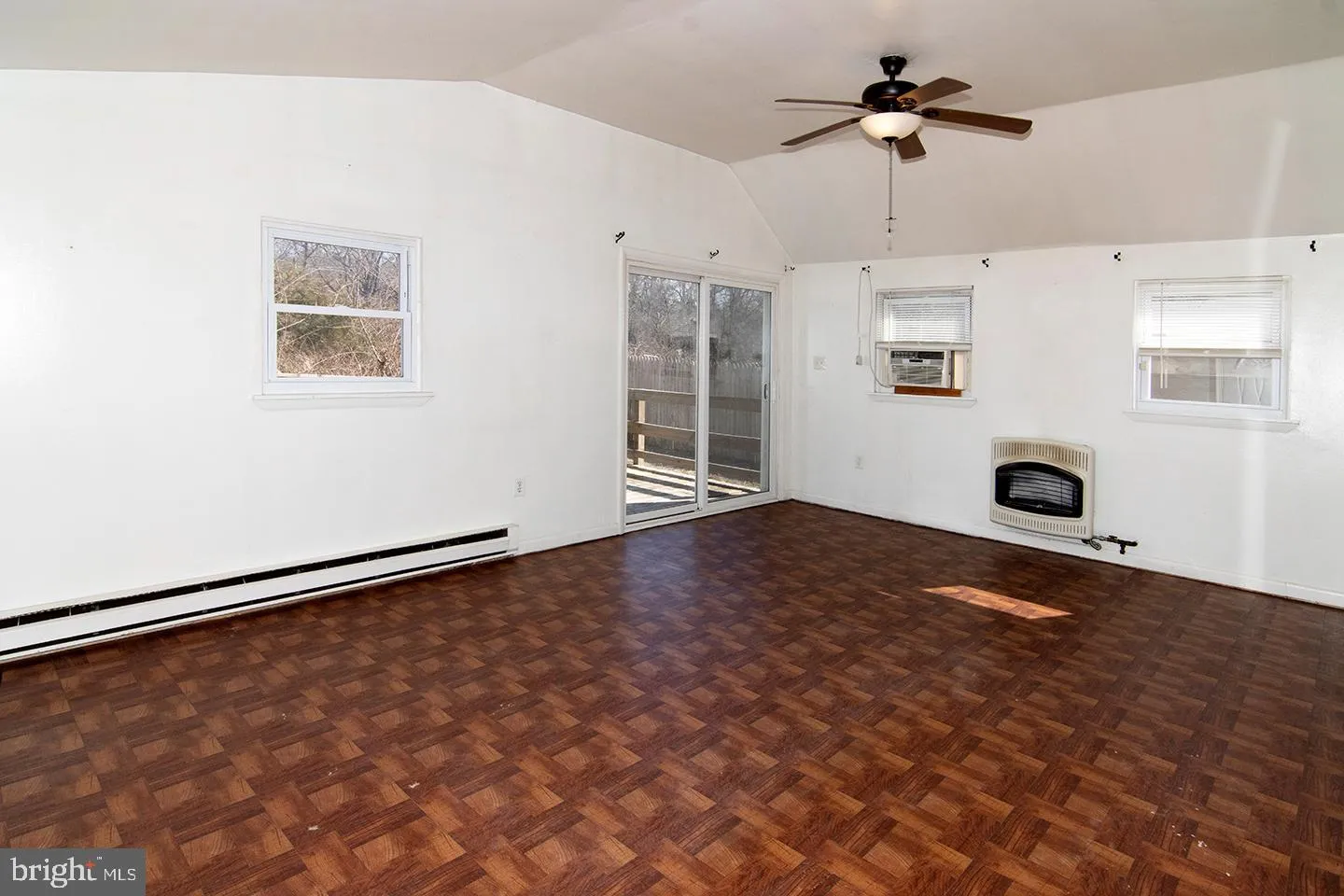 Clementon, New Jersey 08021, United States, 2 Bedrooms Bedrooms, ,1 BathroomBathrooms,Residential,Pending,89300