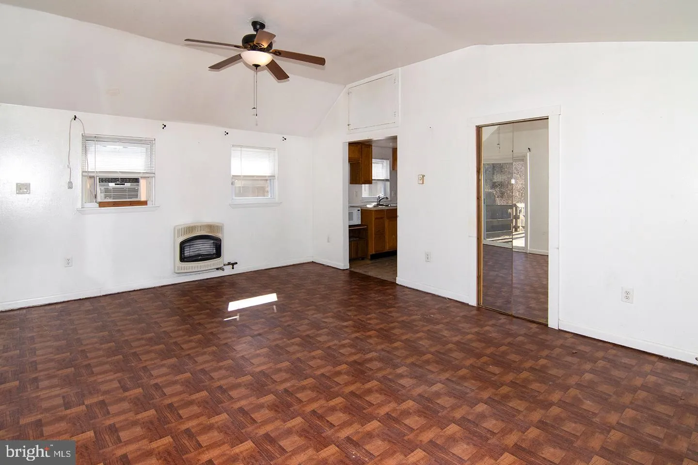 Clementon, New Jersey 08021, United States, 2 Bedrooms Bedrooms, ,1 BathroomBathrooms,Residential,Pending,89300