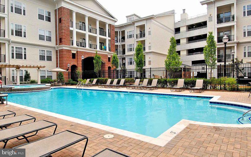 THE COLONNADE AT KENTLANDS - Residential