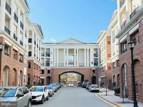3 Arch Place Unit 124, Gaithersburg, MD 20878 - MLS#: MDMC2170638