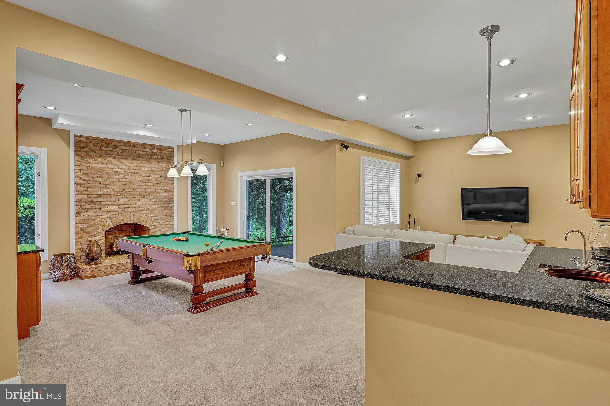 HUNTER'S CREST - Residential