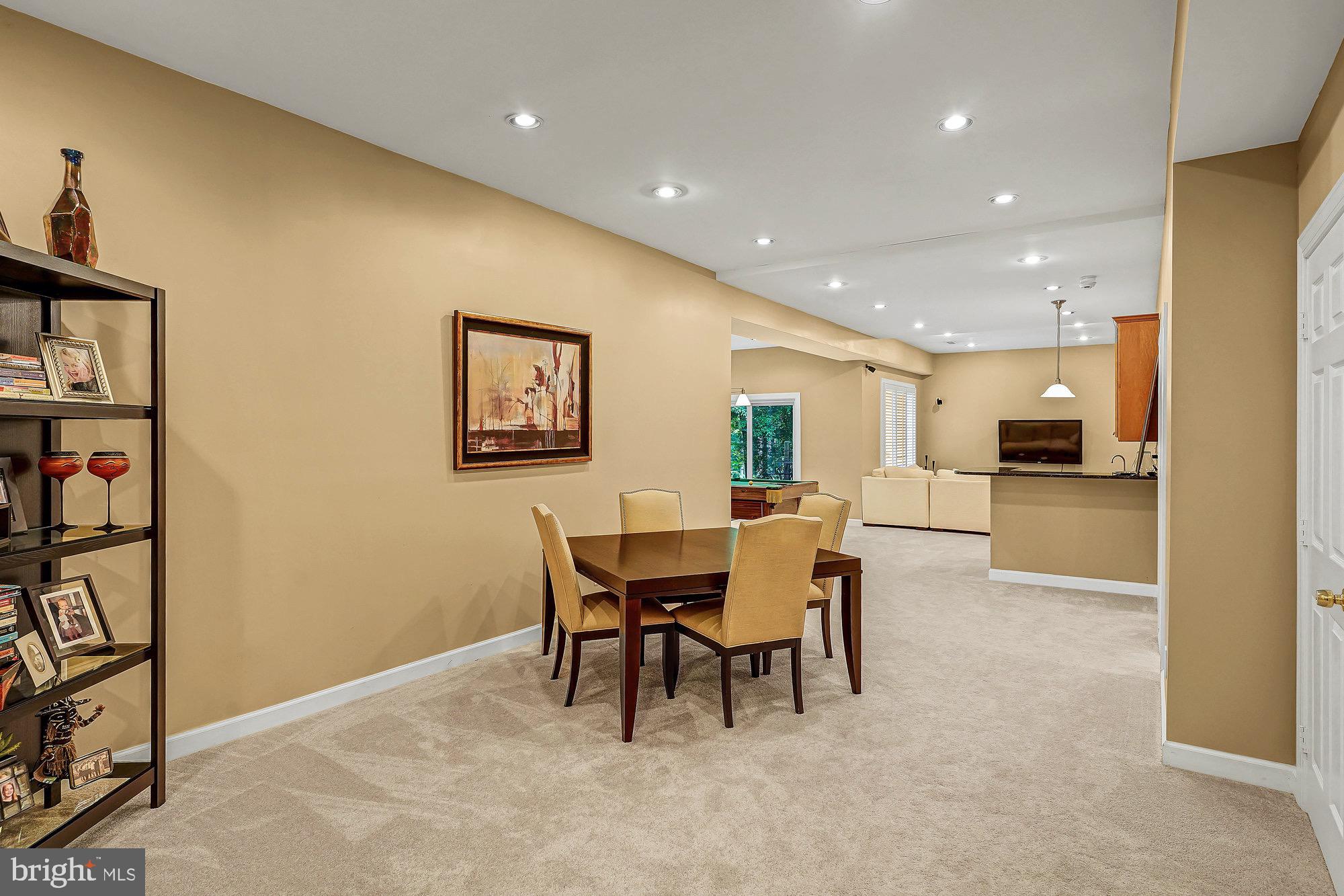 HUNTER'S CREST - Residential