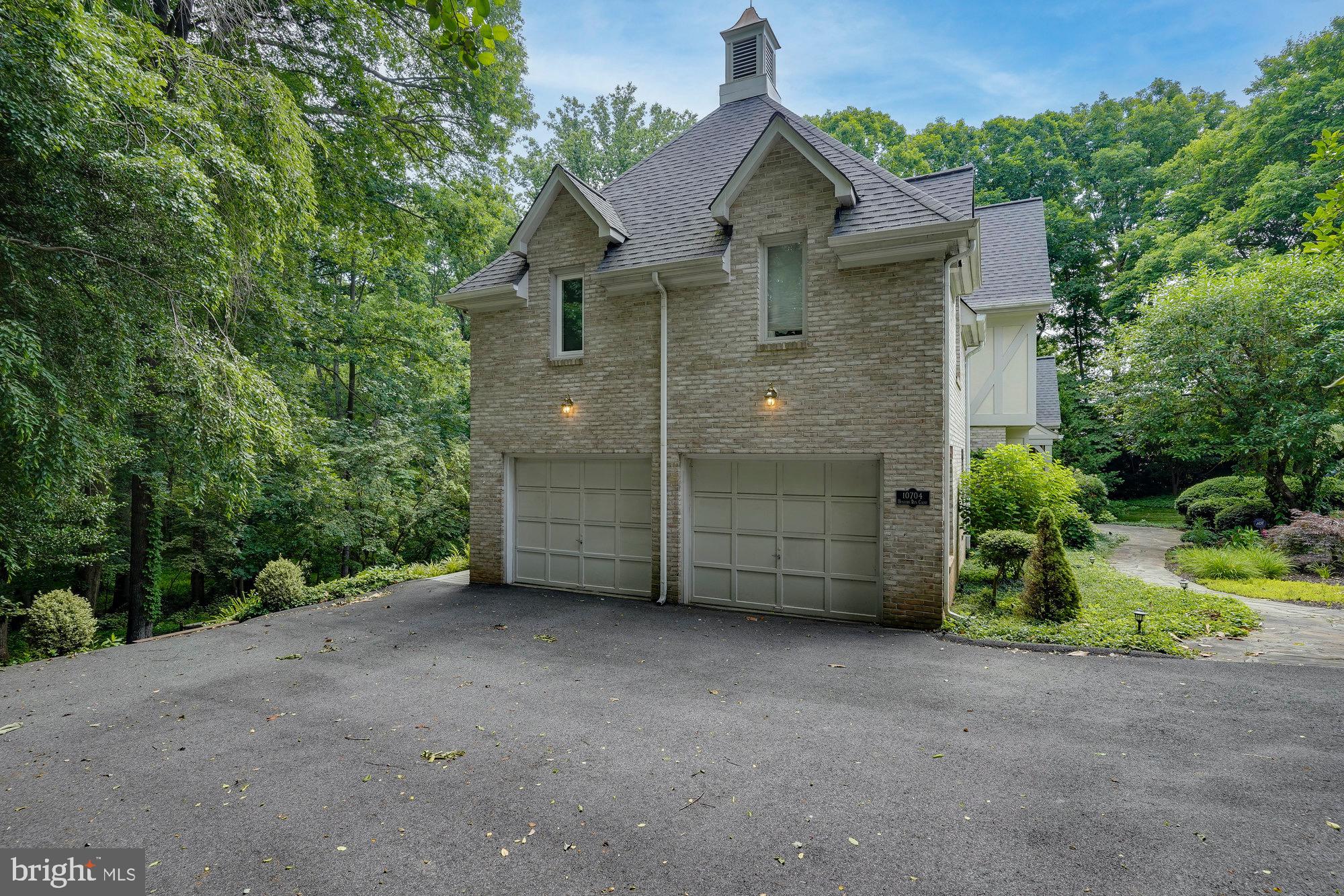 HUNTER'S CREST - Residential