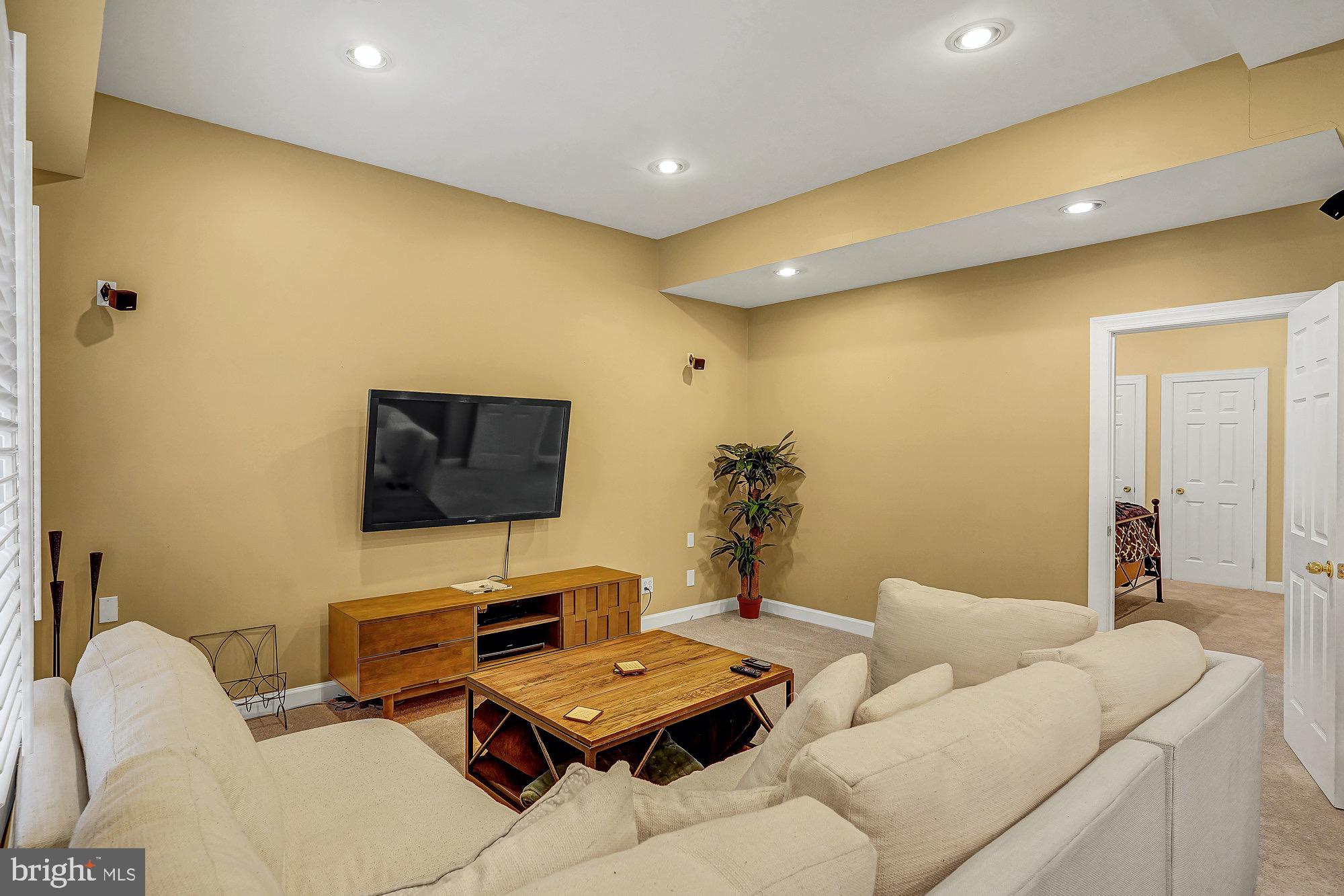 HUNTER'S CREST - Residential