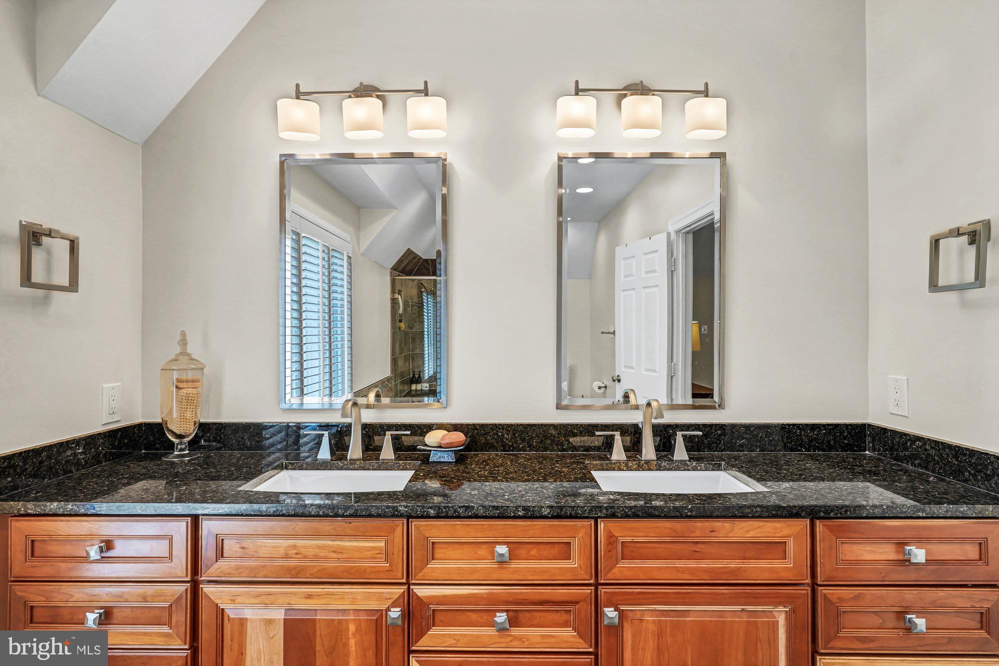 HUNTER'S CREST - Residential