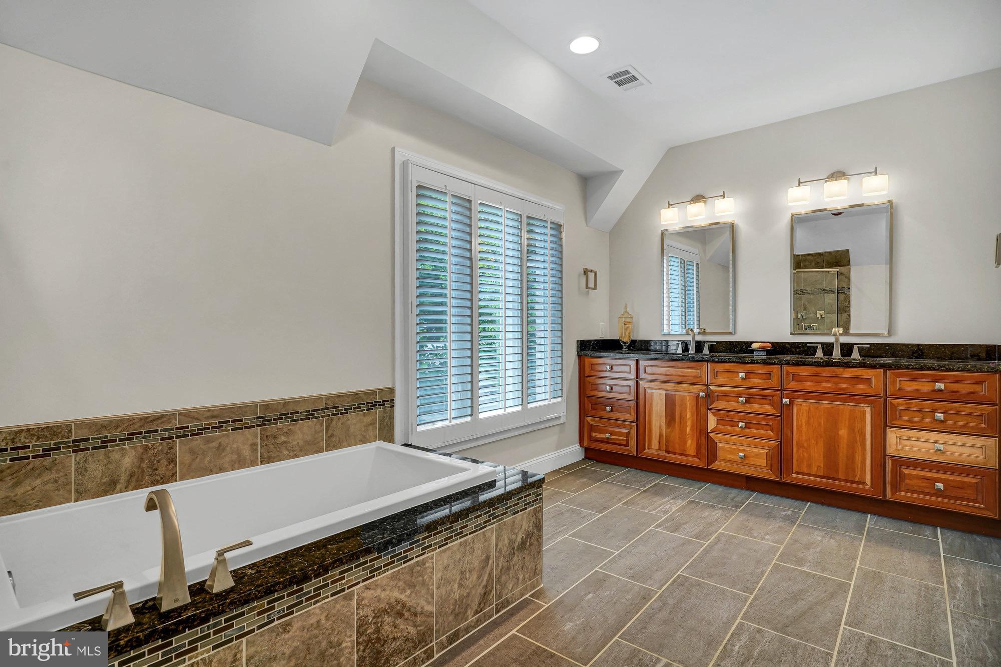 HUNTER'S CREST - Residential