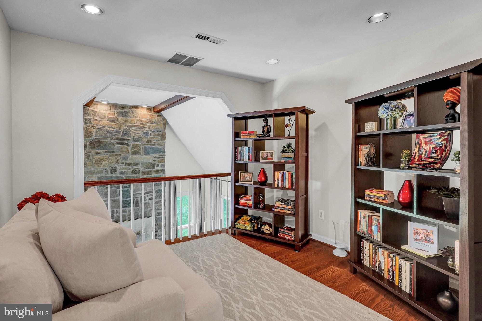 HUNTER'S CREST - Residential