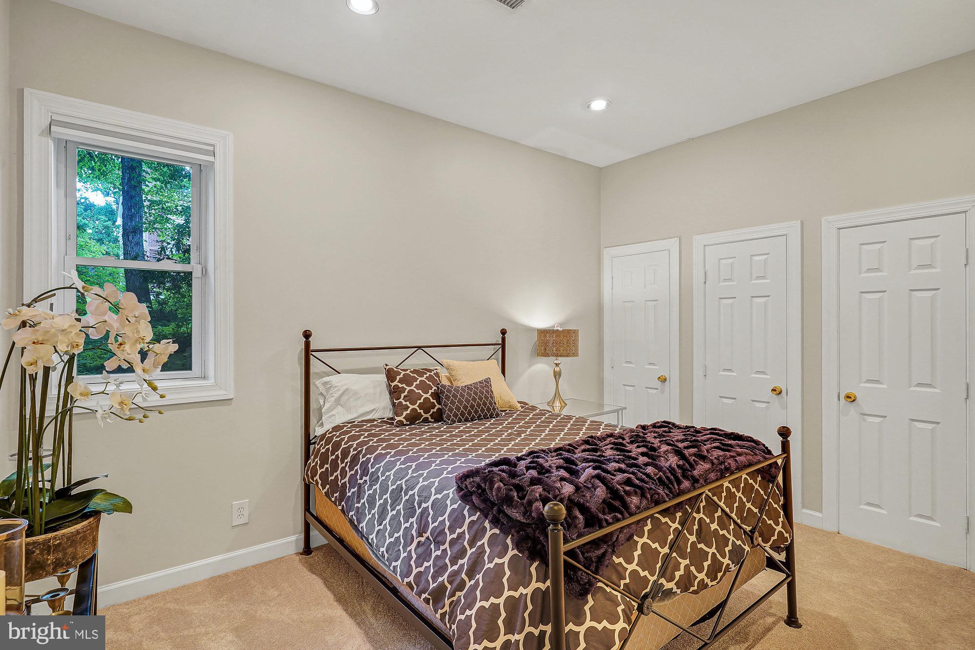 HUNTER'S CREST - Residential