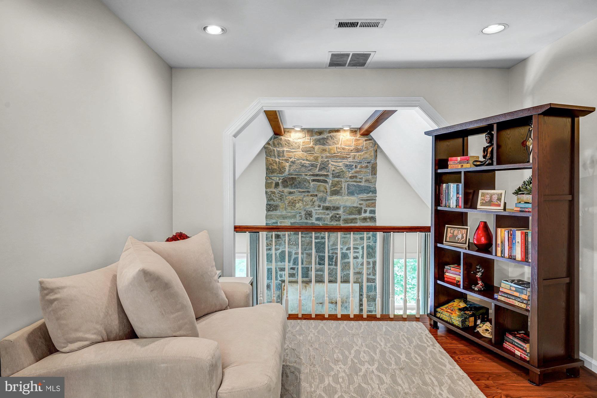 HUNTER'S CREST - Residential