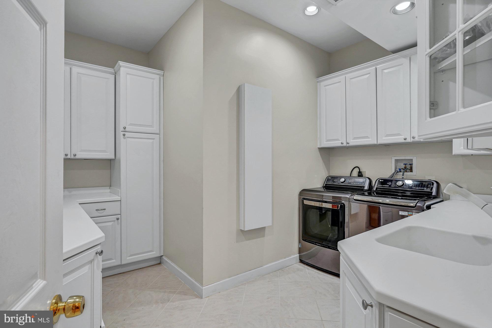 HUNTER'S CREST - Residential