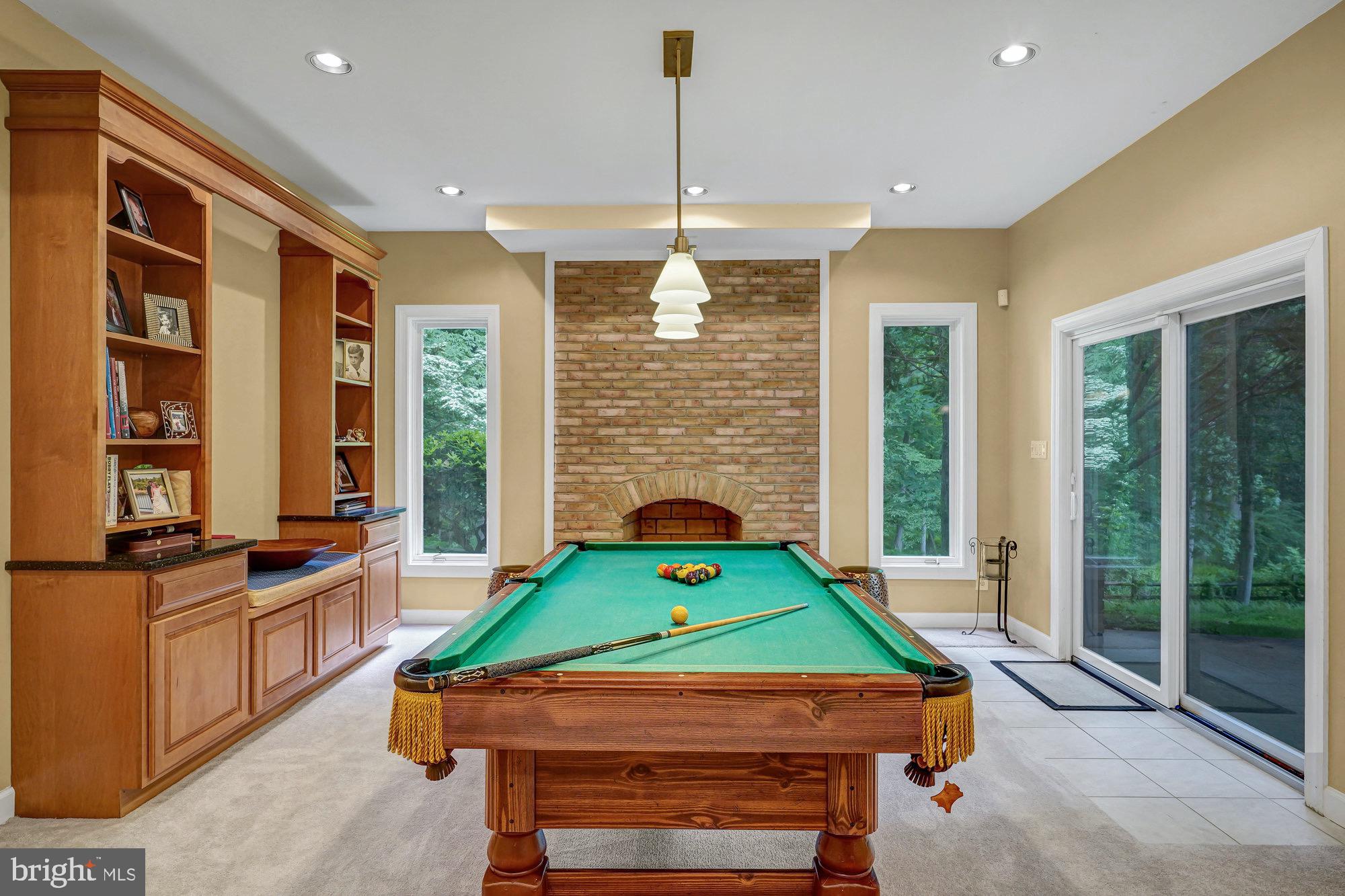 HUNTER'S CREST - Residential