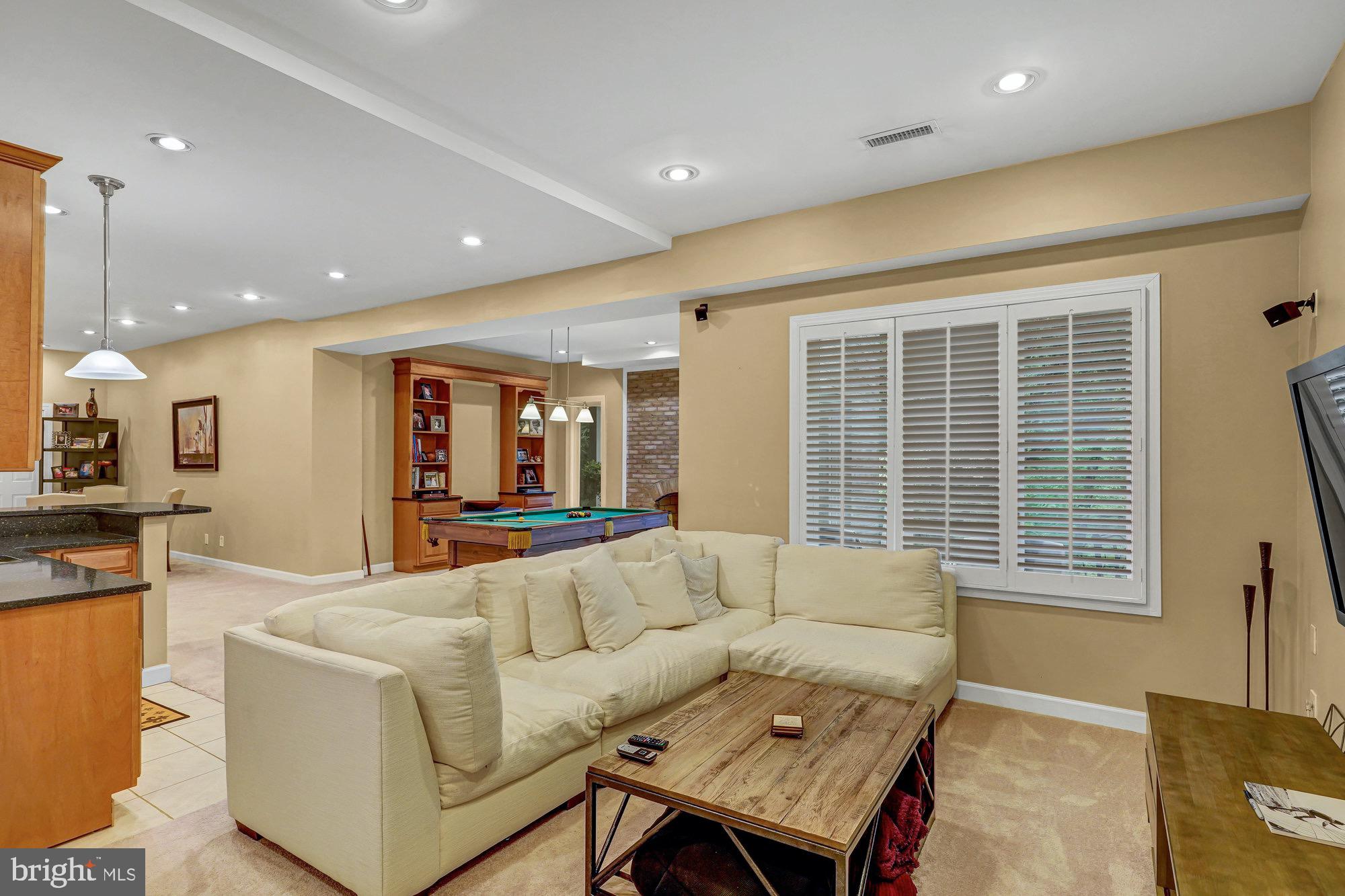 HUNTER'S CREST - Residential