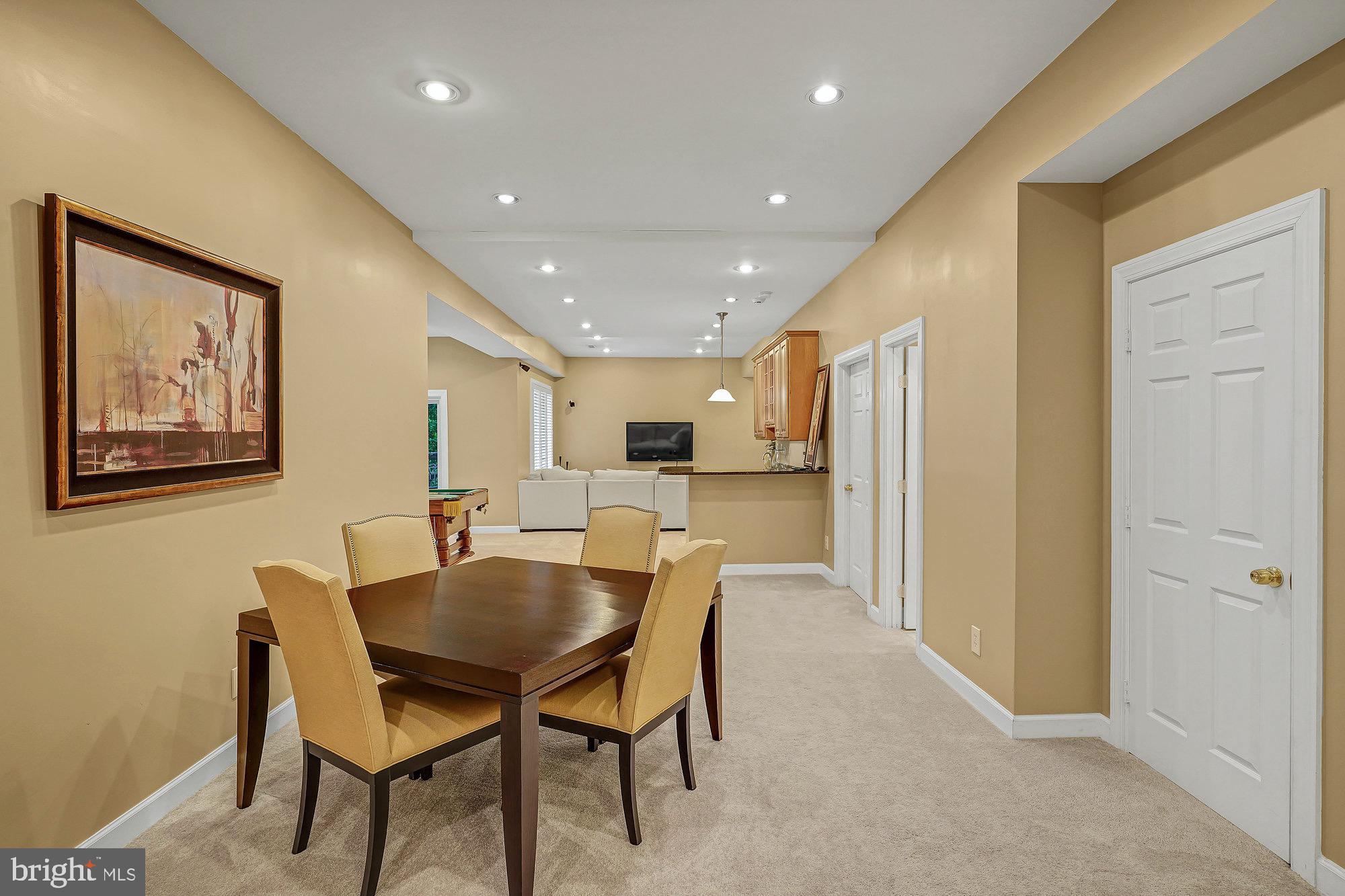 HUNTER'S CREST - Residential